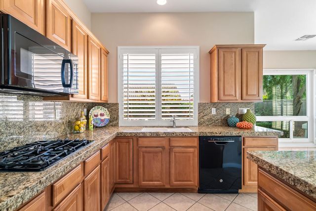 35882 Royal Sage Court, Palm Desert, CA 92211