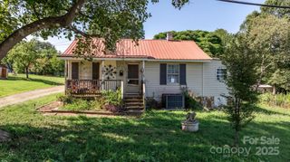 1806 18th Street NE, Hickory, NC 28601