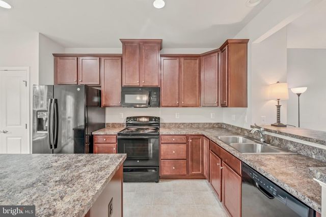 19 ONTARIO DR, Falling Waters, WV 25419
