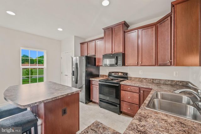 19 ONTARIO DR, Falling Waters, WV 25419