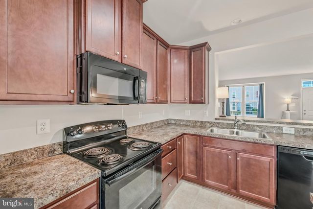 19 ONTARIO DR, Falling Waters, WV 25419