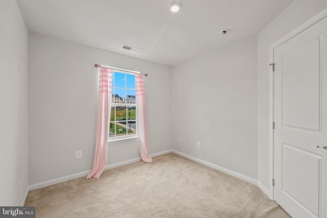 19 ONTARIO DR, Falling Waters, WV 25419