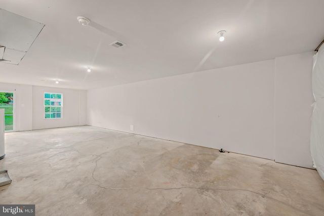 19 ONTARIO DR, Falling Waters, WV 25419