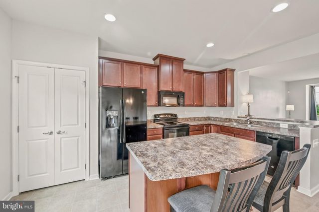 19 ONTARIO DR, Falling Waters, WV 25419