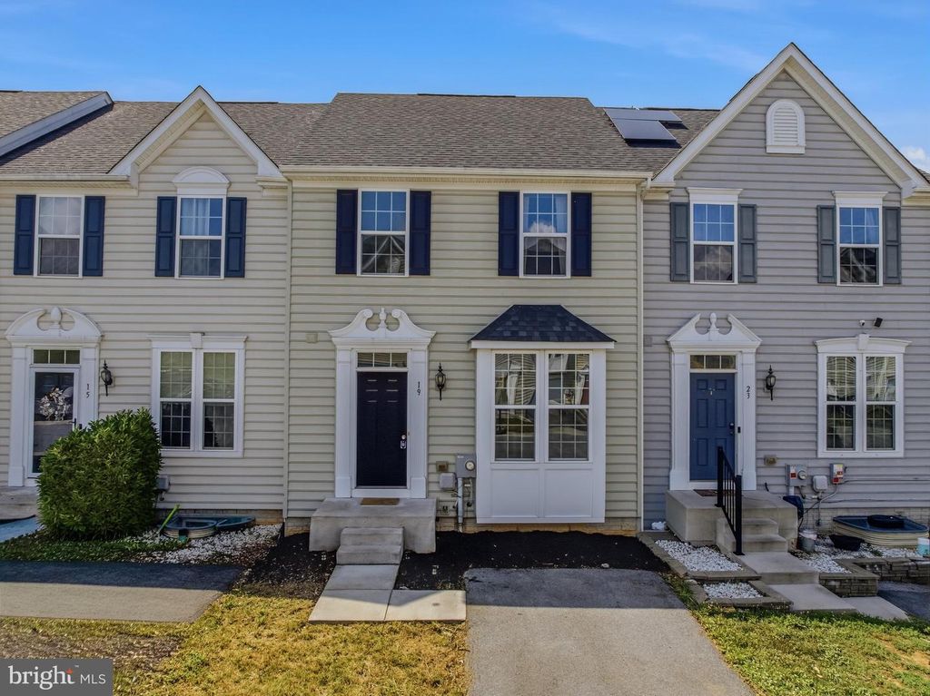 19 ONTARIO DR, Falling Waters, WV 25419