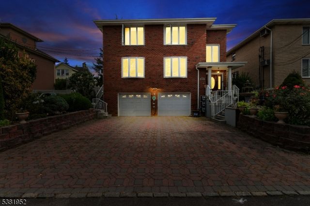 2460 1St St, Fort Lee Boro, NJ 07024