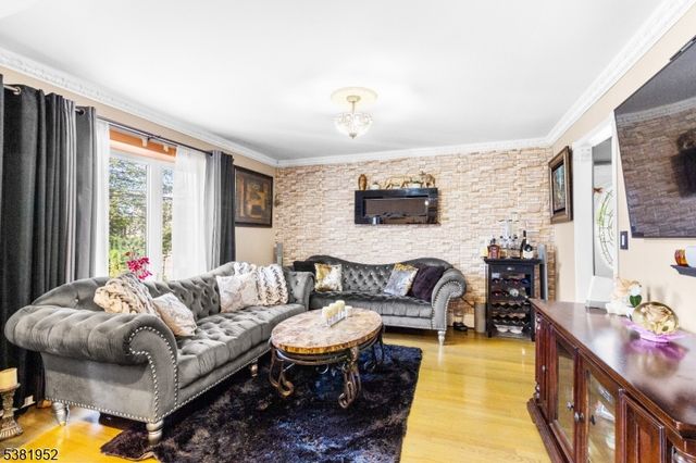 2460 1St St, Fort Lee Boro, NJ 07024