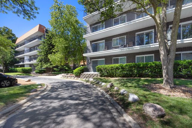 9530 Lamon Avenue 401, Skokie, IL 60077