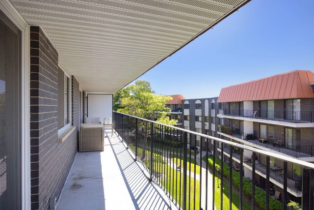 9530 Lamon Avenue 401, Skokie, IL 60077