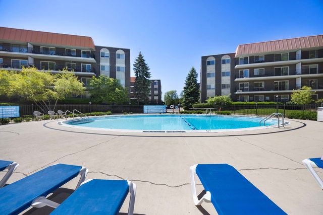 9530 Lamon Avenue 401, Skokie, IL 60077