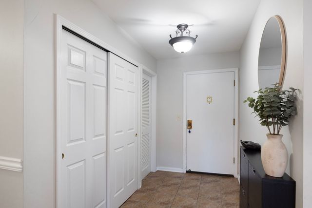 9530 Lamon Avenue 401, Skokie, IL 60077