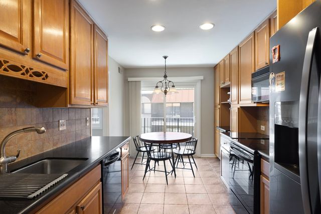 9530 Lamon Avenue 401, Skokie, IL 60077