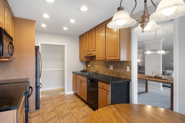 9530 Lamon Avenue 401, Skokie, IL 60077