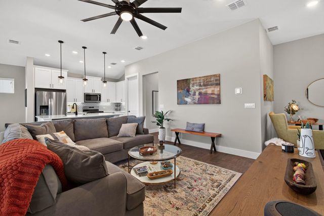 221 Sweeping Sage LN, San Marcos, TX 78666