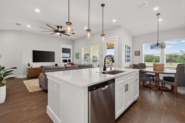 221 Sweeping Sage LN, San Marcos, TX 78666