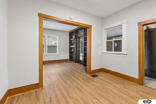 4721 California Street, Omaha, NE 68132