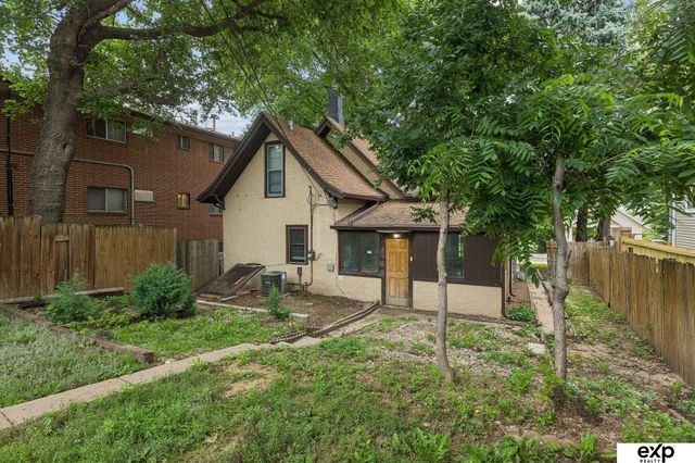 4721 California Street, Omaha, NE 68132
