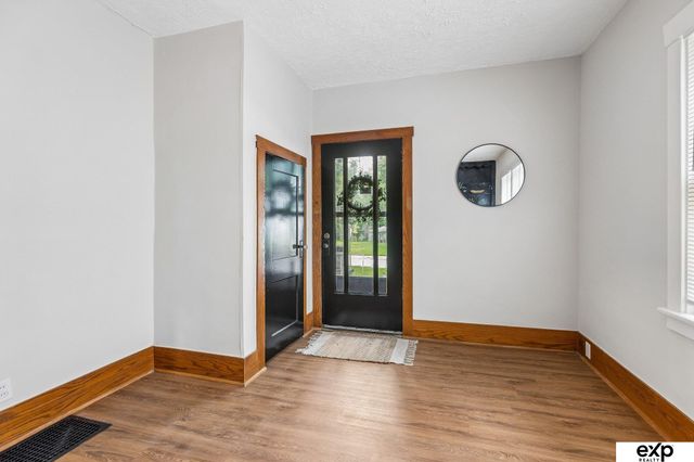 4721 California Street, Omaha, NE 68132
