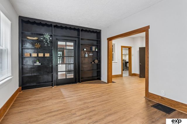 4721 California Street, Omaha, NE 68132