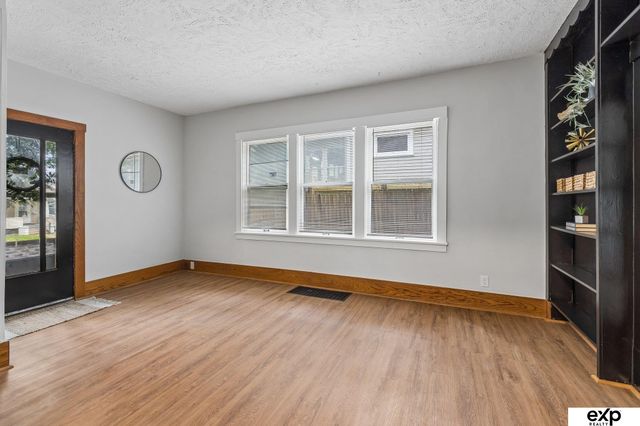 4721 California Street, Omaha, NE 68132