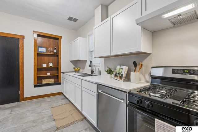 4721 California Street, Omaha, NE 68132