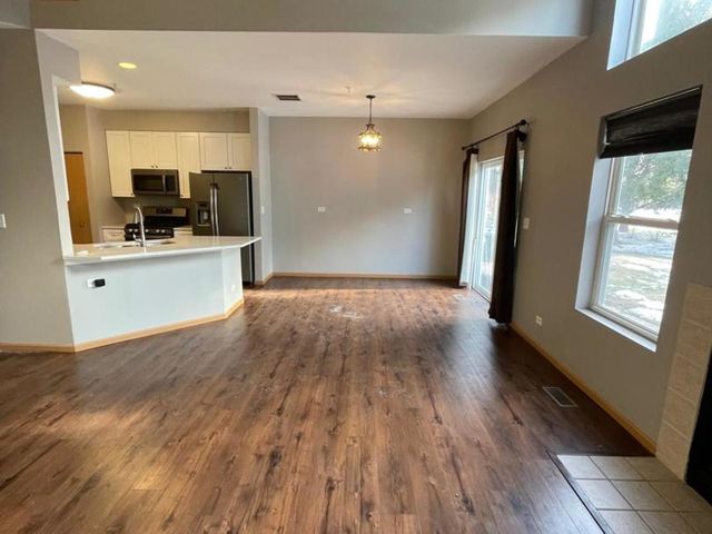 458 Landmark Avenue 458, Yorkville, IL 60560