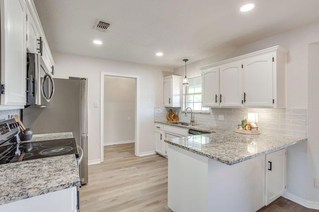 615 Rosewood Place, Joshua, TX 76058