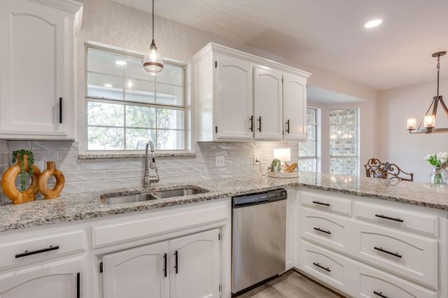 615 Rosewood Place, Joshua, TX 76058