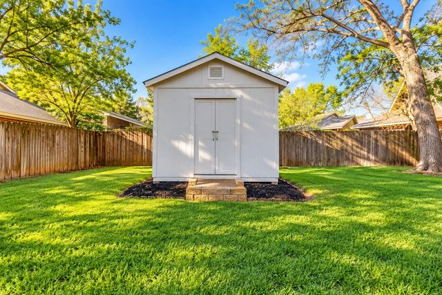 615 Rosewood Place, Joshua, TX 76058