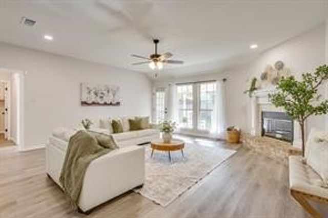 615 Rosewood Place, Joshua, TX 76058