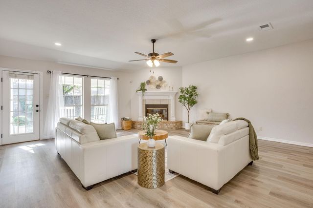 615 Rosewood Place, Joshua, TX 76058