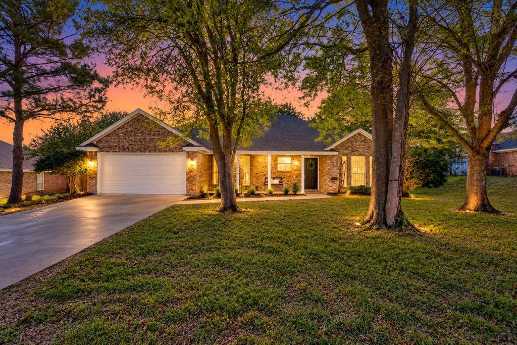 615 Rosewood Place, Joshua, TX 76058