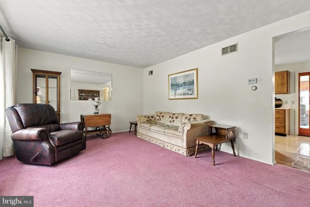 1790 PELHAM DR, York, PA 17406