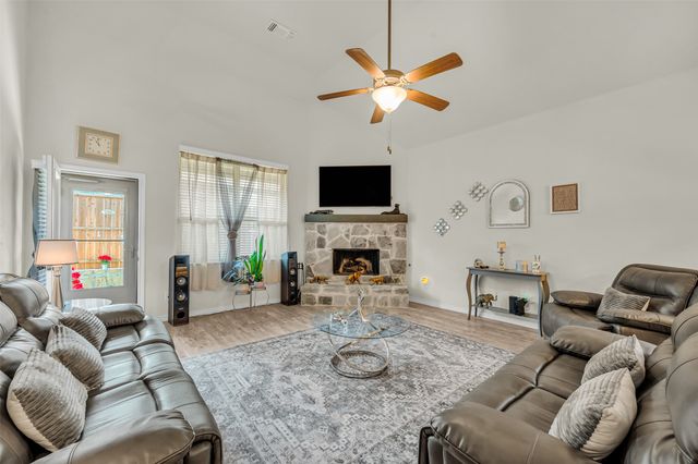 9601 Mountain Laurel Trail, Fort Worth, TX 76036