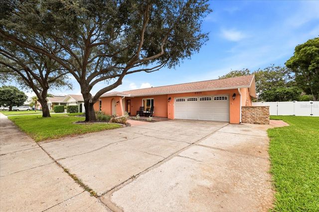 8805 KENWOOD ROAD, Seminole, FL 33777