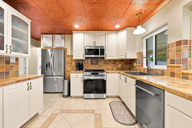 8805 KENWOOD ROAD, Seminole, FL 33777
