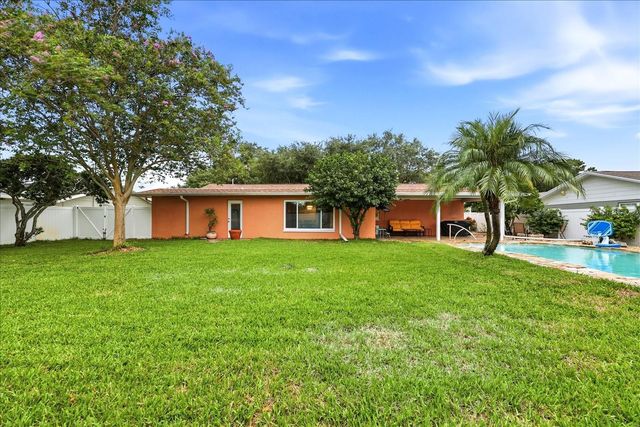 8805 KENWOOD ROAD, Seminole, FL 33777