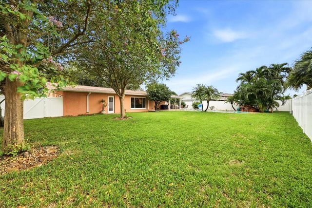 8805 KENWOOD ROAD, Seminole, FL 33777