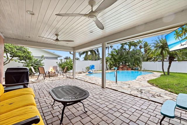 8805 KENWOOD ROAD, Seminole, FL 33777