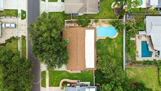 8805 KENWOOD ROAD, Seminole, FL 33777