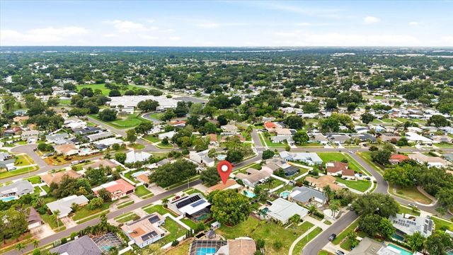 8805 KENWOOD ROAD, Seminole, FL 33777