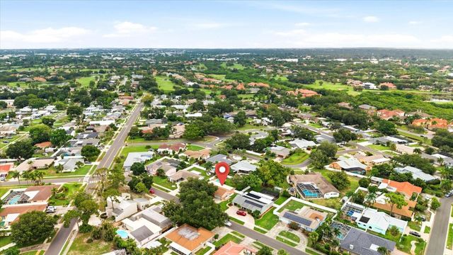 8805 KENWOOD ROAD, Seminole, FL 33777