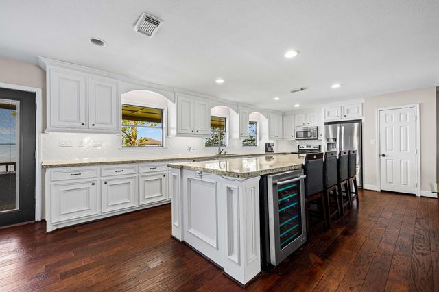172 Indian Shore, Livingston, TX 77351