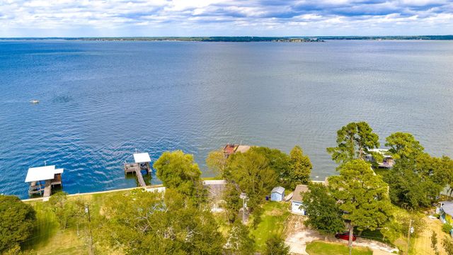 172 Indian Shore, Livingston, TX 77351