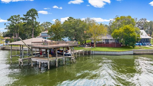 172 Indian Shore, Livingston, TX 77351
