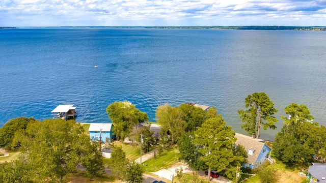 172 Indian Shore, Livingston, TX 77351