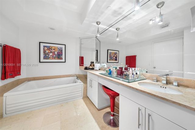 4779 Collins Ave 2404, Miami Beach, FL 33140