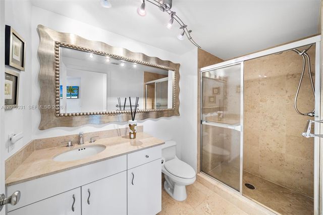 4779 Collins Ave 2404, Miami Beach, FL 33140