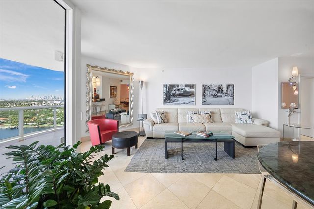 4779 Collins Ave 2404, Miami Beach, FL 33140