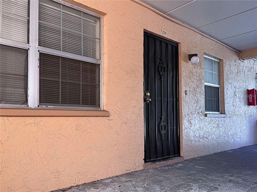 4718 JOSEPH COURT 220, Tampa, FL 33614